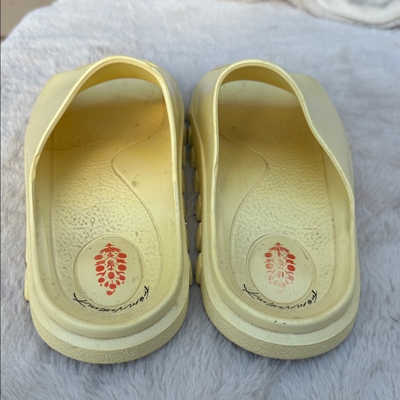FP Free People Movement Halftime Slides Beach Pool Slip On 37/38 US Size 7-7.5 - Picture 2 of 6
